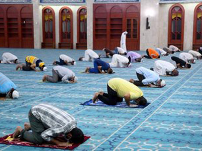مشاهد تحبس الأنفاس بعد إعادة فتح مساجد الإمارات